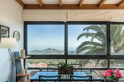 Image de \"Teresita High Views\" avec vue panoramique, piscine privée, Wi-Fi, jardin et terrasse.