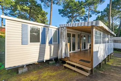 Image de Mobile Home 'Siblu Bonne Anse Mobilhome 510' avec terrasse privée et climatisation