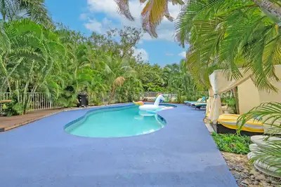 Best Location, Few min walk, Bike to Deerfield Beach and Pier. one acre property