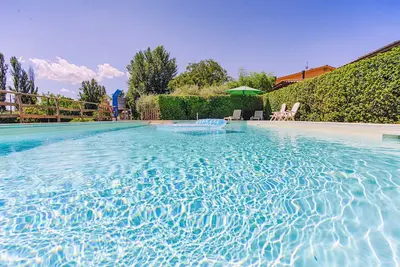 Image de Agritourisme \"Agriturismo La Mora - Pesci\" avec piscine partagée, jardin privé et Wi-Fi