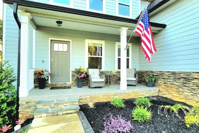 Image de Perfect For The Master’S\nLovely home with a jacuzzi heated pool