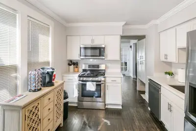 Image de Spacious Home in Dt Libertyville Near Naval Base