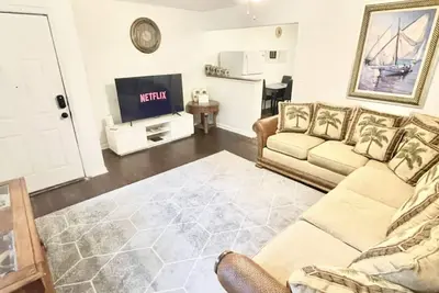 Image de 2 Bedroom Entire Duplex Unit near Airport