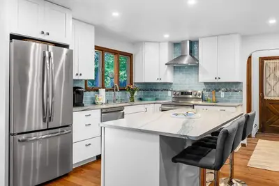 Image de Located in South Orleans, near Little Pleasant Bay, spacious with 4 bedrooms and great yard