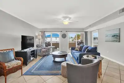 Image de Beach Condo, Walk to Beach, Heated Pool Access