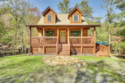 Image de Wardensville Cabin w\/ Hot Tub, Creek & Fire Pit!