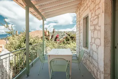 Image de Stylish, private suite at village centre, WiFi, pool, walk to amenities
