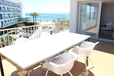 Image de Bel appartement avec immense terrasse, vue sur la mer, à 50m de la plage