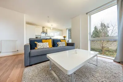 Image de 2 Bed Flat in Brentford with Parking