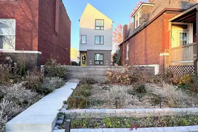 Image de 2 Bedroom Tower Grove Apartment