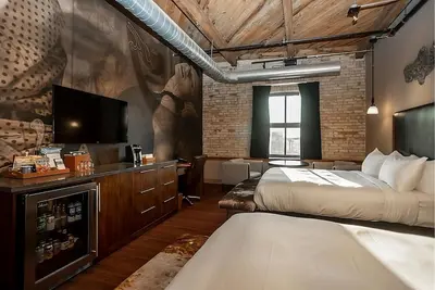 Image de 4 Custom Deluxe 2 Queen Beds at The Iron Horse Hotel, Bring Along Your Pets!