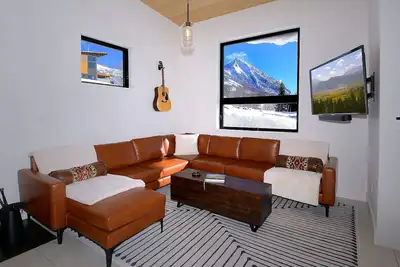 Image de The Outlook, New 2bd/2. 5ba home w/garage, Views!