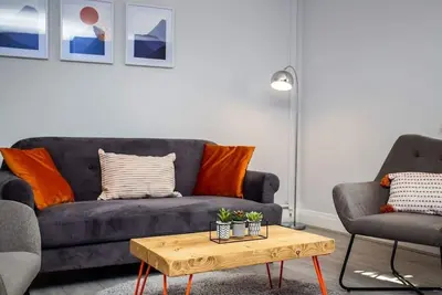 Image de Large 3 Bed Apartment-Sea Road
