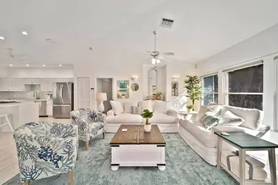 Image de Serenity Palms: Beautifully Updated 3br Modern, Coastal Pool Home