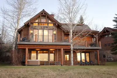 Image de Ogden's Fancy Fly Luxury Teton Springs Cabin in Victor, Id. A/C & Hot Tub