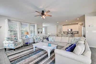 Image de Spacious 4 bedroom 2 bathroom home in Bishop's Landing community! Outdoor Pools, Fitness Center, Playground, Shuttle, Tennis!