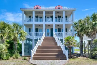 Image de 5 Br 4 Full Bath 1 Half Bath, 2nd Row, Ocean Views, Dog Friendly, Sleeps 10