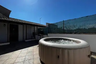 Image de [Whirlpool & Bbq]wifi, relaxation and private parking.
