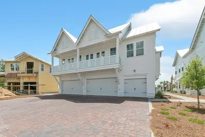 Image de 30a Prominence \"Coastal Grace\" | 3br |Sleeps 11 | Golf Cart, 2 Bikes!