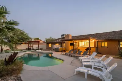 Image de Sonoran Sunset Villa | Pool+HotTub+Putting Green!