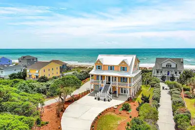 Image de Blue Water, Oceanfront House in Emerald Isle, Nc!