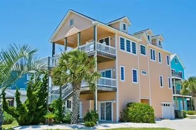 Image de Blue Whale, Almost Oceanfront House in Emerald Isle, Nc!