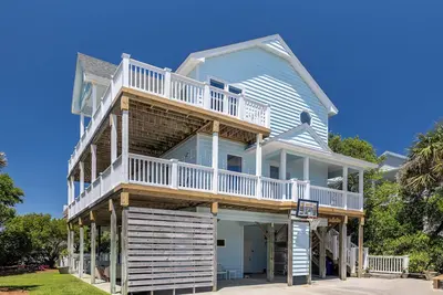 Image de Bogue's Retreat, Oceanview House in Emerald Isle, Nc!