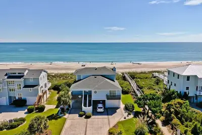 Image de Breaking Rollers, Oceanfront House in Emerald Isle, Nc!