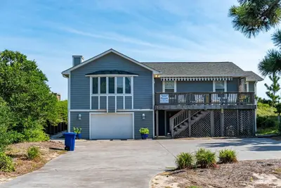 Image de Brown Cottage, Oceanfront House in Emerald Isle, Nc!