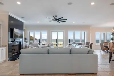 Image de Caper's Castle, Oceanfront House in Emerald Isle, Nc!