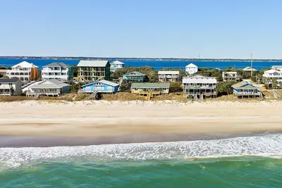 Image de Captain's Quarters West, Oceanfront Duplex in Emerald Isle, Nc!