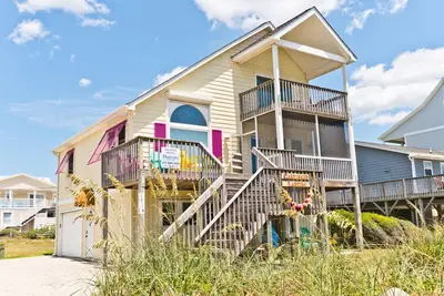 Image de Cardinal's Landing, Almost Oceanfront House in Emerald Isle, Nc!