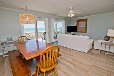 Image de Carolina Escape, Oceanfront Duplex in Emerald Isle, Nc!