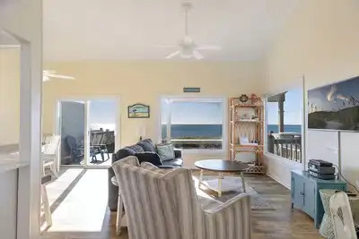 Image de Catalina, Oceanfront Duplex in Emerald Isle, Nc!