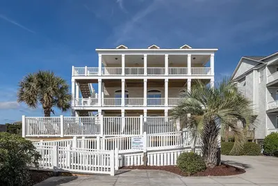 Image de Changes in Attitudes, Almost Oceanfront House in Emerald Isle, Nc!