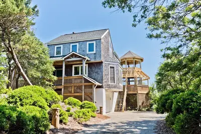 Image de The Lighthouse, Oceanfront house, in Pine Knoll Shores, Nc!
