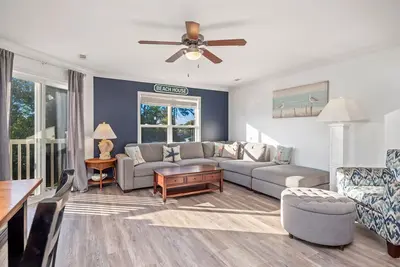 Image de Lava Bungalow - Coastal Condo with Easy Access to Beach, Restaurants and Local S