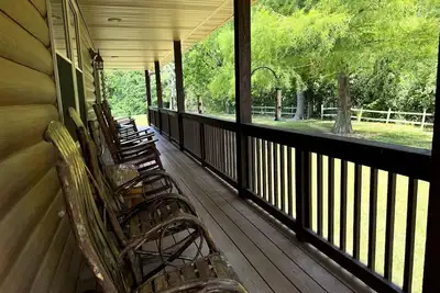 Image de Binion Lodge: Wooded Privacy Near Lake Shelbyville
