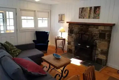 Image de Butternut Adirondack Cabin.