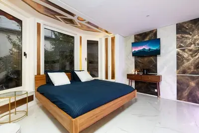 Image de Chambre king size - Art & Jacuzzi