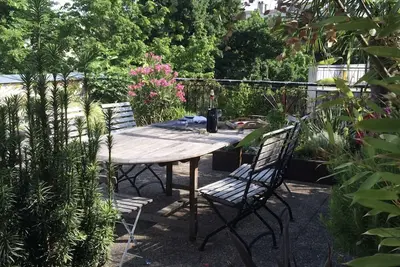 Image de Grand Appartement pour 5 personnes avec roof top de 90 m2 - au bord du bois -