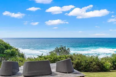 Image de Waters Edge - beachside home near Rennies Beach