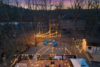 Image de Walk to Beach HotTub FirePit Game room Lake View