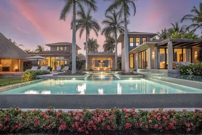 Image de Adult Only | Oceanfront Villa w\/ Infinity Pool & Jacuzzi | High- End Finishing & Arquitecture