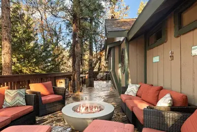 Image de Edgars Hideaway+ Hot Tub + Close to Ski Resort