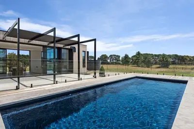 Image de Curlewis Farm - Picturesque landscape with Swimming Pool.