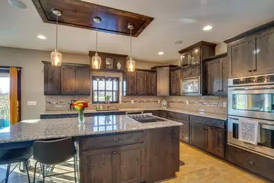 Image de Luxe Missouri Getaway w\/ Hot Tub & Fire Pit!