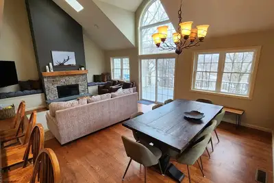 Image de Summertime at Left Bank Lodge