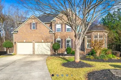 Image de Urban Oasis: Executive Elegance minutes from anything your heart desires! ! !