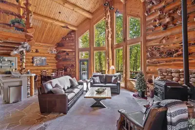 Image de Experience extraordinary peace, privacy, & luxury at Keebler Ranch. Gorgeous Modern log cabin!